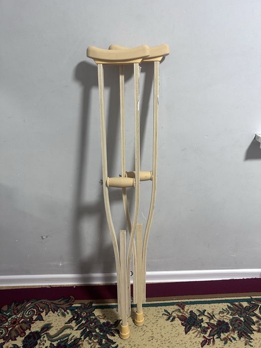 СРОЧНО КОСТЫЛИ для подростка