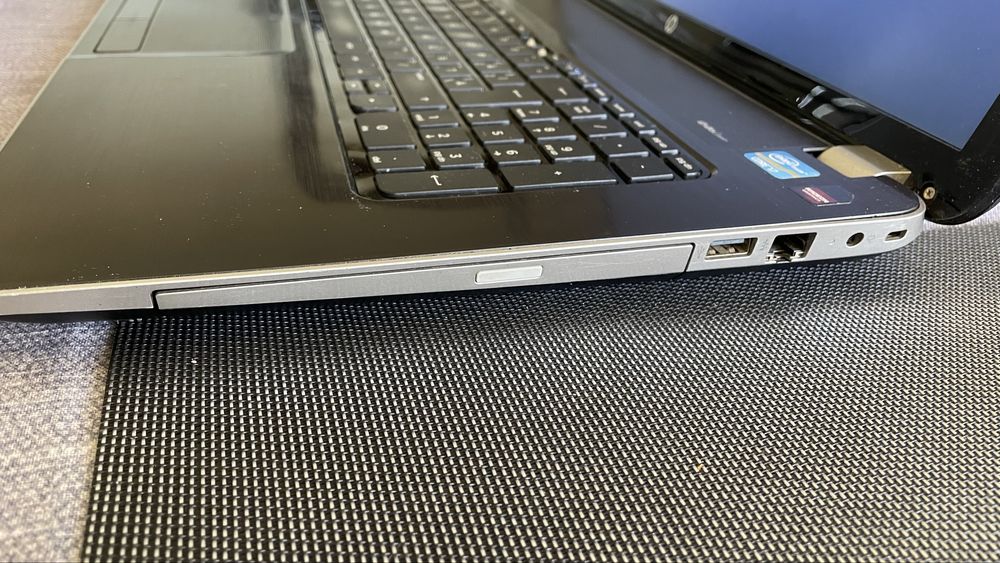 Лаптоп hp 17.3