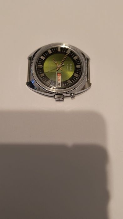 Vând doă ceasuri sovietice,Slava, ambele la prețul de 800 de lei