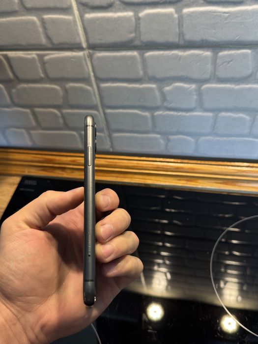 Продам Iphone 11 64GB