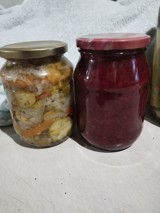 Домашние соленья , салаты, варенье.