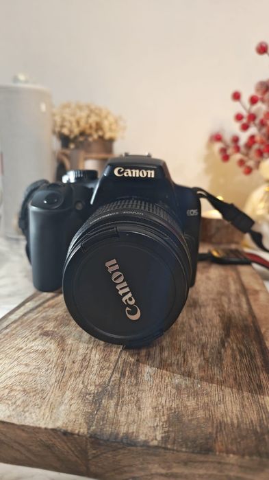 Canon EOS 1000D + obiectiv 18-55mm | 2 baterii