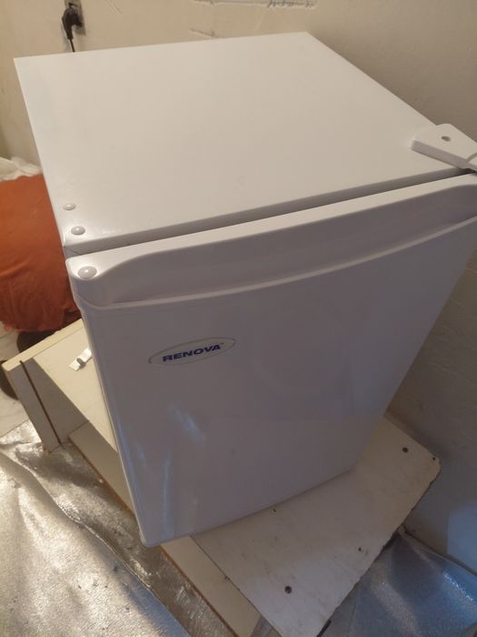 Срочно продам Холодилтник Renova