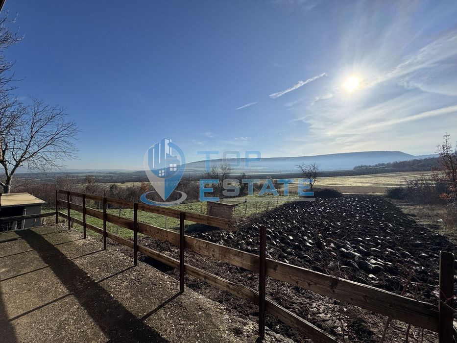 Двуетажна слънчева вила във вилната зона на град Бяла Черква