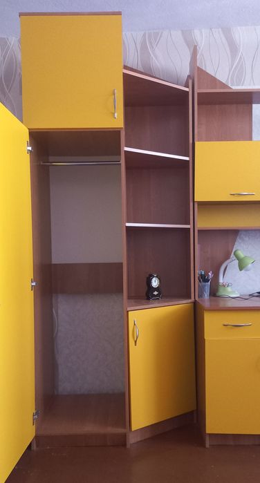 Продам щкольную стенку