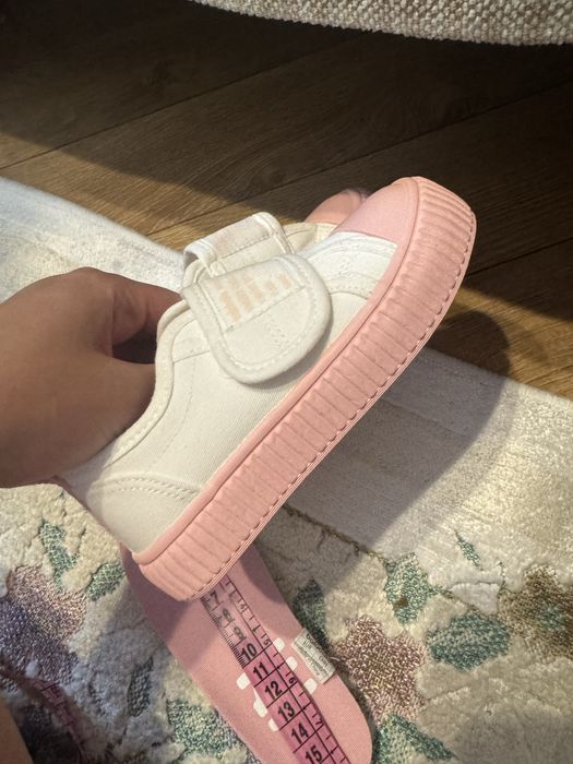 Новые детские кроссовки 26 размера