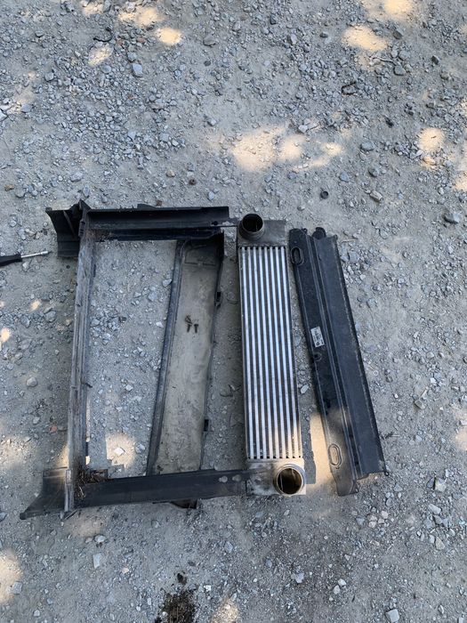 Продаваме интеркулер за бмв е60 535д bmw e60 535d