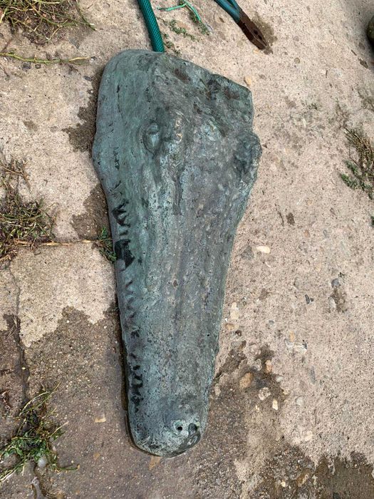 Cijmea decor piscina in forma de hipopotan si crocodil din bronz