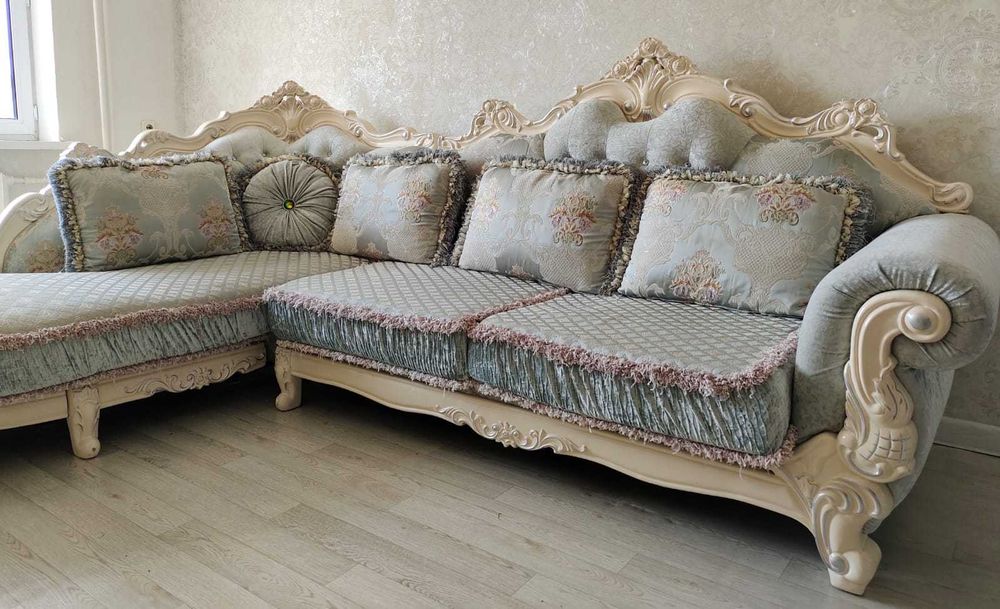 Диван гостиный отличный