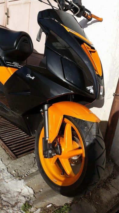 Скутер Aprilia Factoty SR