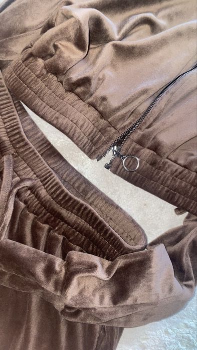 Анцуг тип кадифе