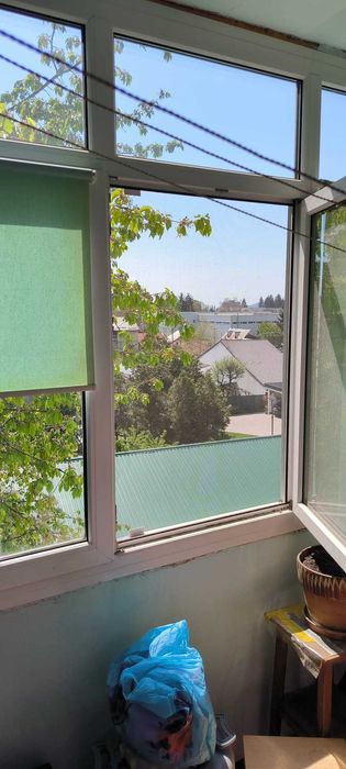 Vand apartament 2 camere + balcon, et. 3/4, zonă liniștită lângă școli și piață – Câmpina!