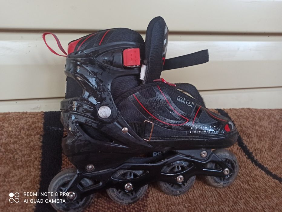 Ролики,  красные