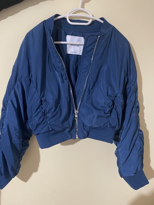 Синьо яке на Bershka