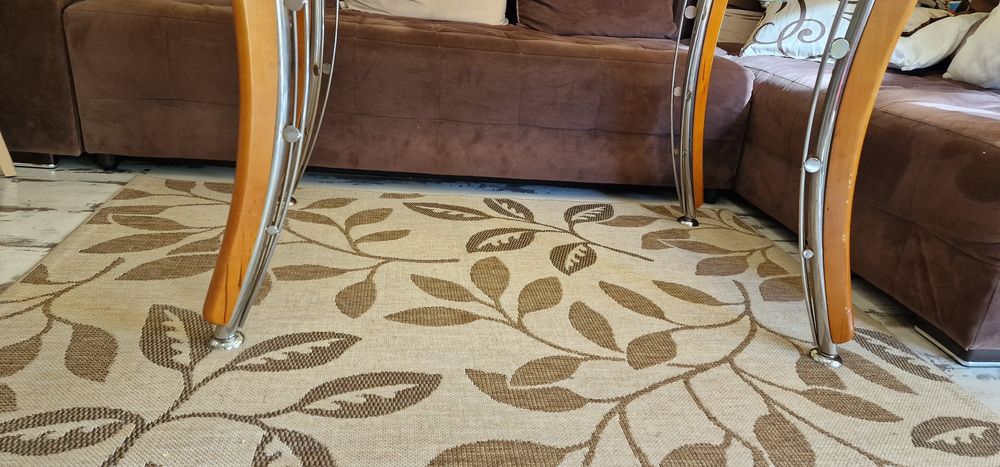 Стъклена маса за хранене