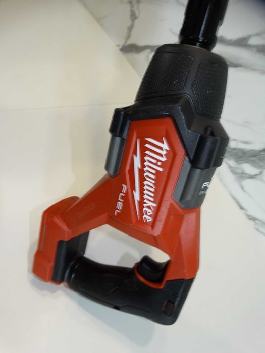 2024 - Milwaukee M18 FCVN12 - Акумулаторен вибратор за бетон