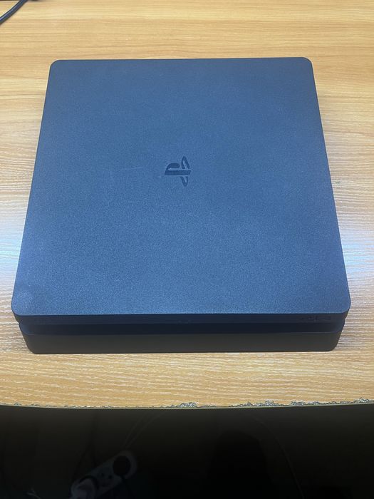 Playstanion 4 slim