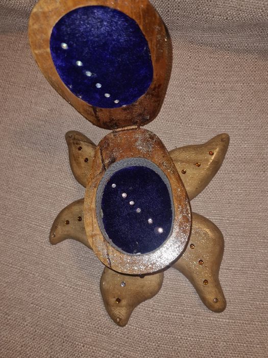 Продаётся деревянная шкатулка.