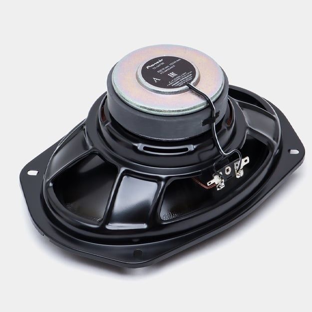 Pioneer kolonka sotiladi TS-A6978S polkasi bilan