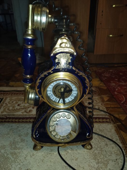 Коликционный часы