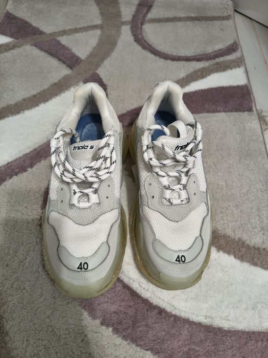 Vând adidași Balenciaga Triple S