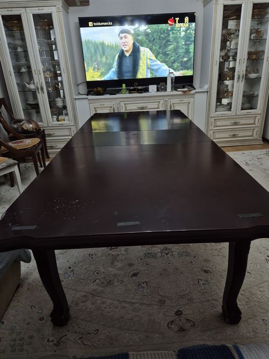 Стол для гостинной