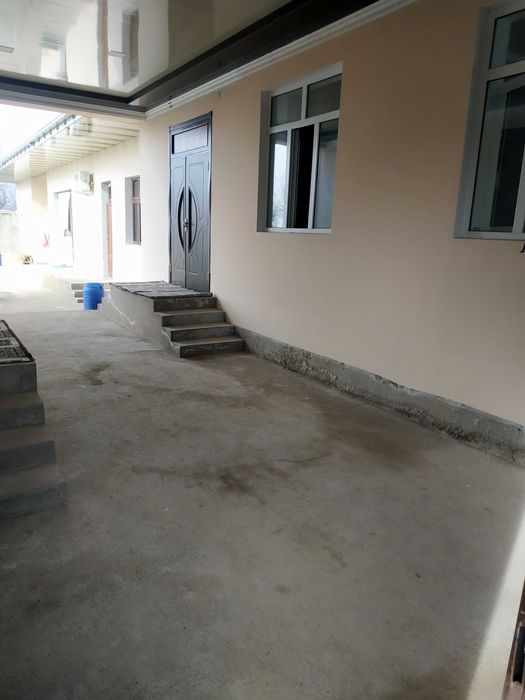 Srochna uy sotiladi 5 sotix 6 xona