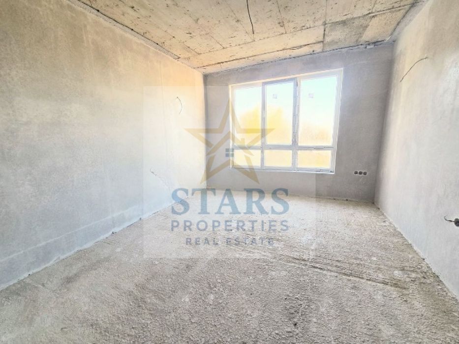 Продажба Къща гр. Аксаково - с. Яребична 175m² и двор 580m²