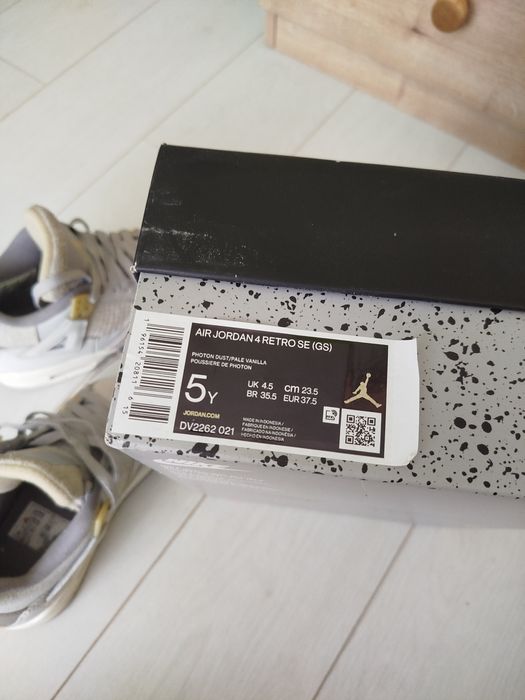 Nike Air Jordan retro 4 photon dust 37.5