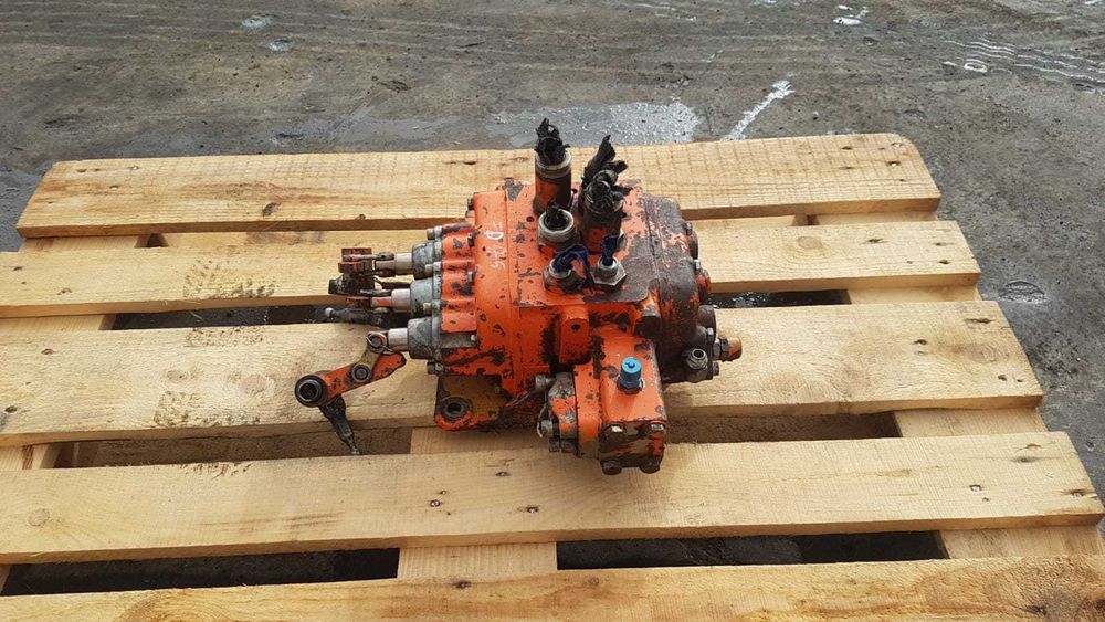 Distribuitor Hidraulic buldozer Fiat Hitachi FD175