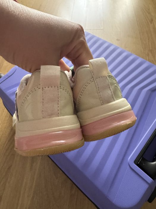 Vand papuci copii Zara 24 ca noi