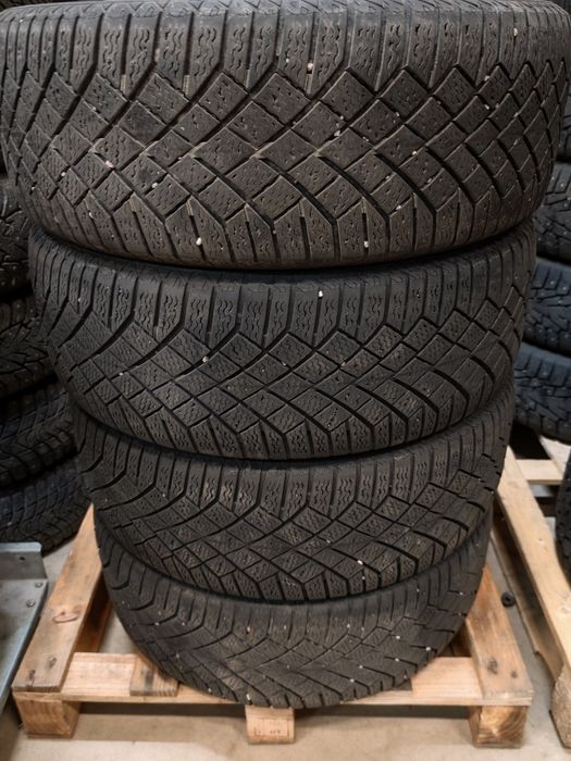 Continental anvelope iarna 225/55/18" stare buna