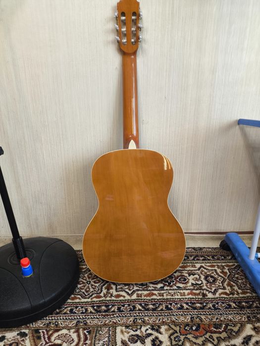 Продам классическую гитару adagio kn39br