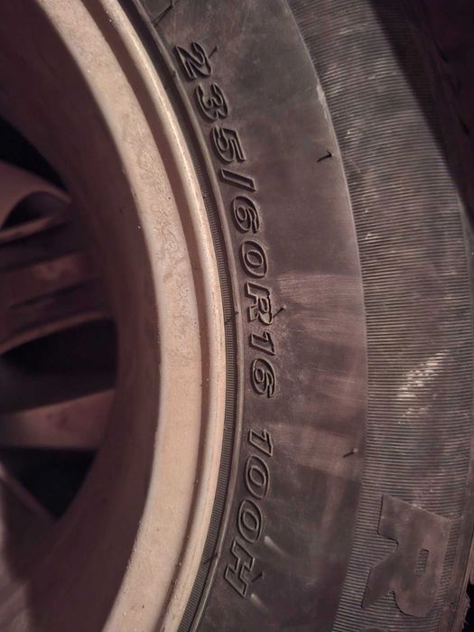 Продавам комплект зимни гуми Евровис 235/60 R16 с алуминиеви джанти – готови за монтаж!
