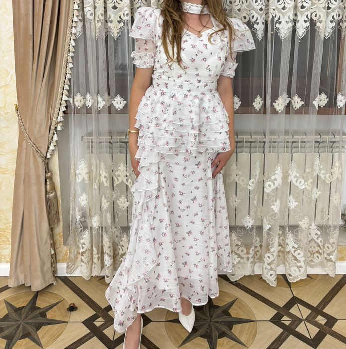 продам элегантное и очень красивое платье!