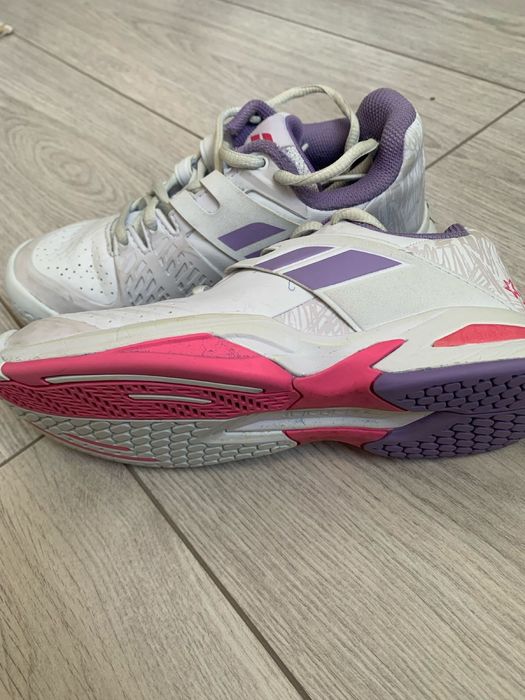 Спец кросовки для большого тенниса