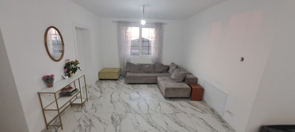 Proprietar vand casa individuala