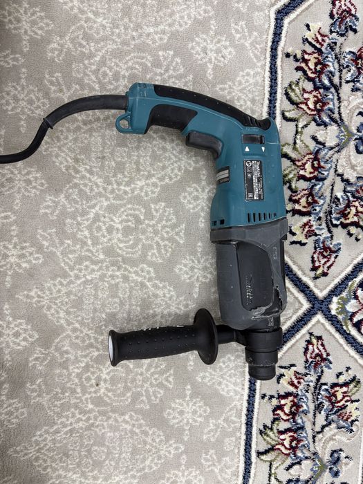 Продаётся перфоратор makita HR2470