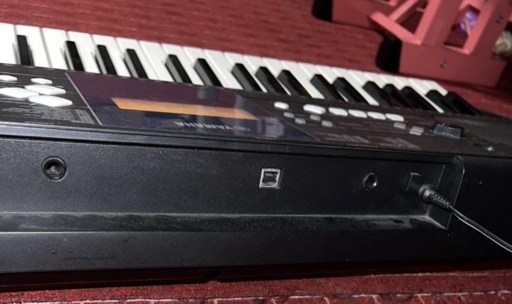 Vând orgă Yamaha psr333