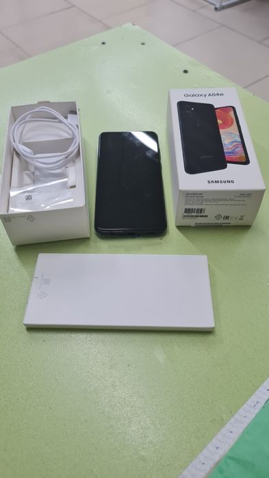SAMSUNG GALAXY  A04e  новый.