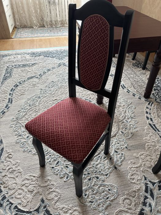 Стол со стульями