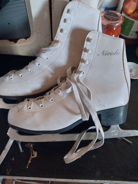 Коньки 36 37 размер.