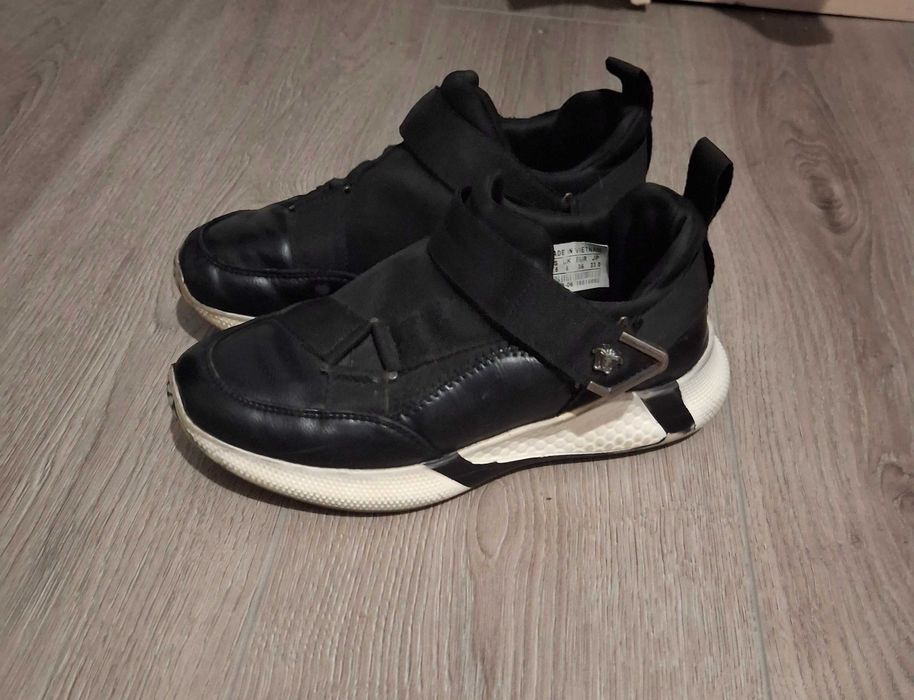 Продам кроссовки детские