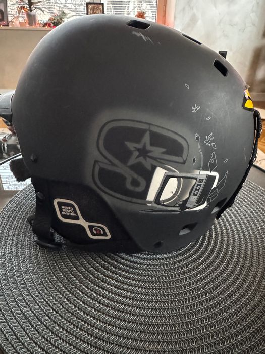 Каска Sаlomon с вградена аудио система слушалки