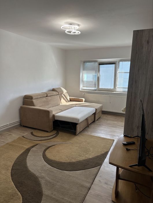 Închiriez apartament