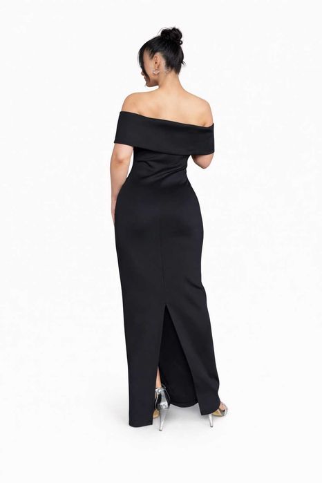 Дълга черна рокля