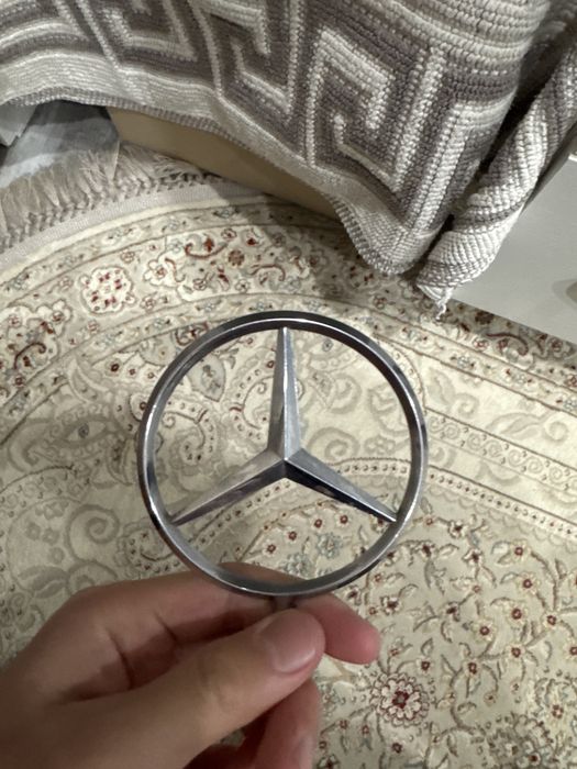 Продам значок на мерс