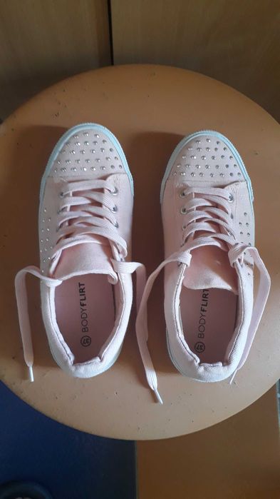 Vand tenesi roz cu tinte, nr. 37