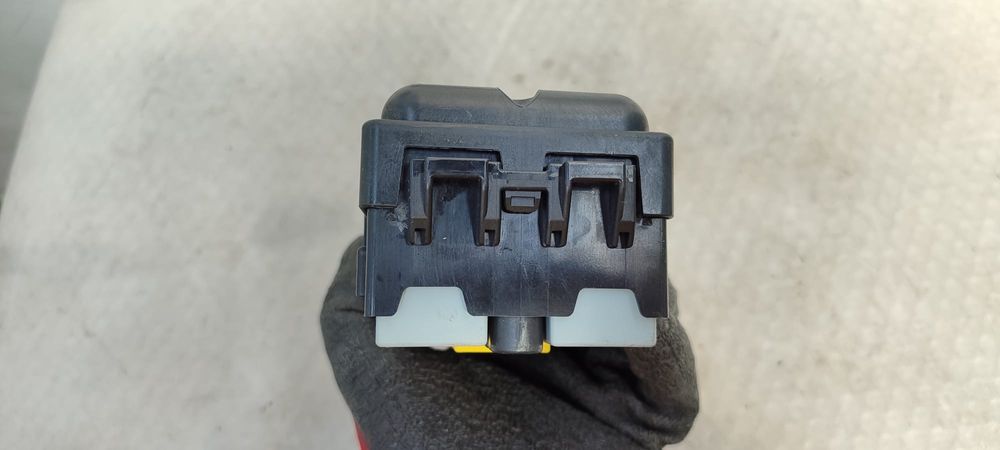TABLOU SIGURANTE SUPLIMENTAR CITROEN C4 PICASSO II 2015 / 2013–2020 COD OEM 9805492680 / 98 054 926 80 (5G2)