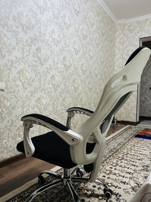 Продается игровое кресло